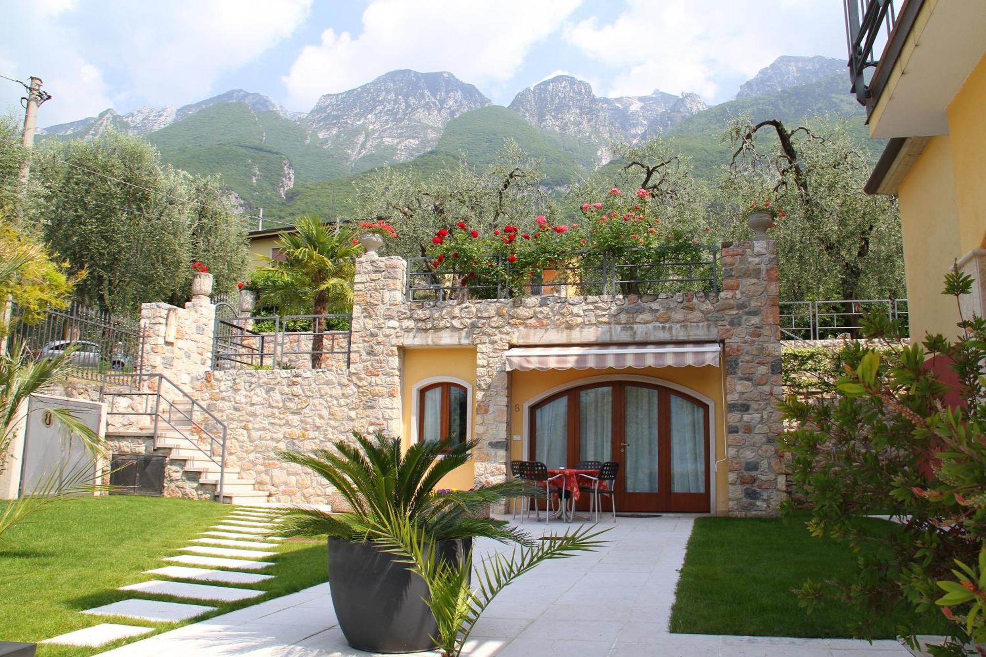 Villa Due Leoni - Residence Brenzone sul Garda Luaran gambar