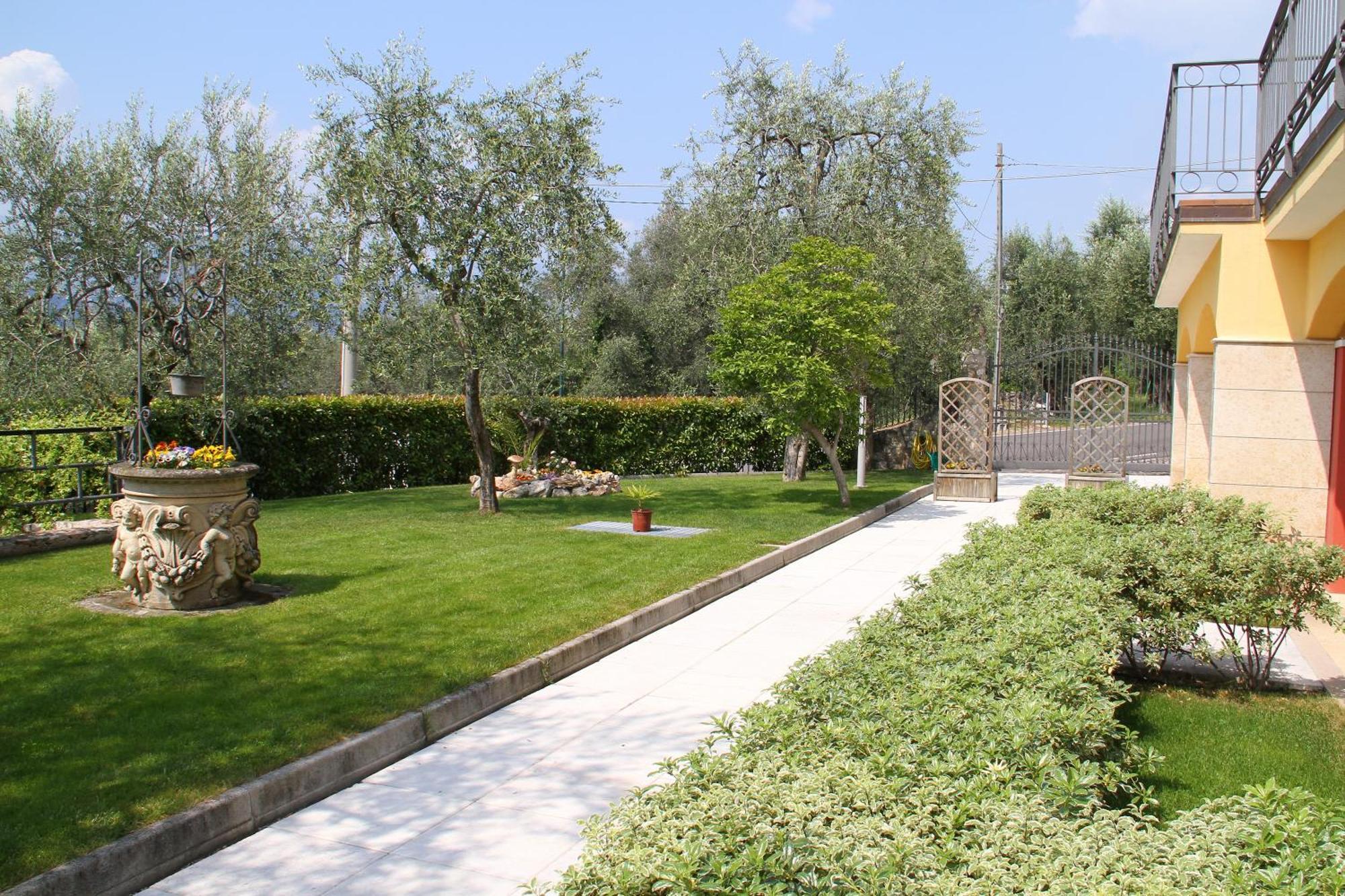 Villa Due Leoni - Residence Brenzone sul Garda Luaran gambar