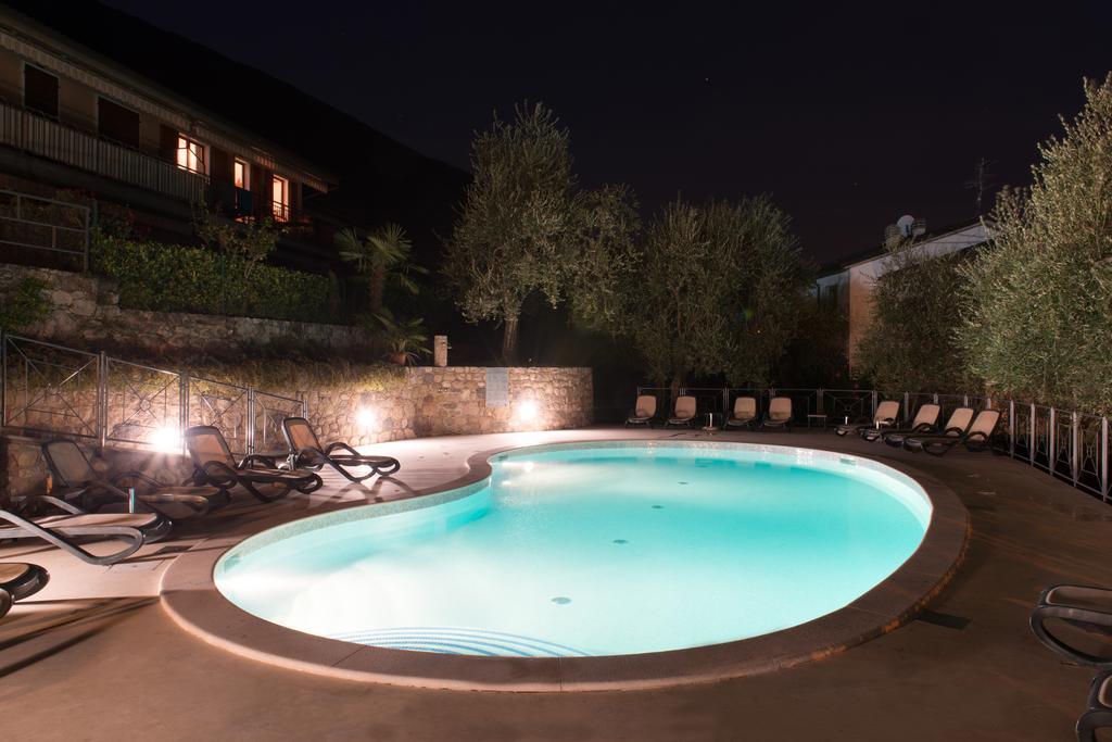 Villa Due Leoni - Residence Brenzone sul Garda Luaran gambar