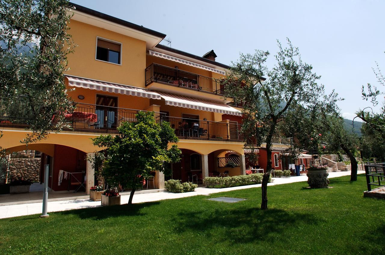 Villa Due Leoni - Residence Brenzone sul Garda Luaran gambar